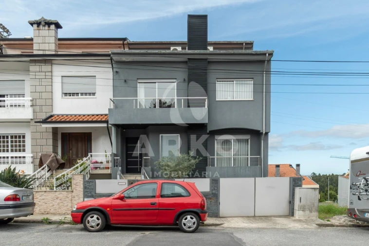 Moradia T4 para Venda em Fânzeres e São Pedro da Cova Foto 37