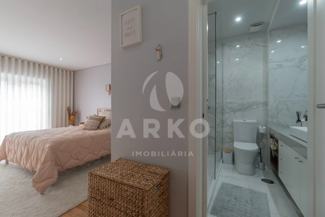 Moradia T4 para Venda em Fânzeres e São Pedro da Cova Foto 10