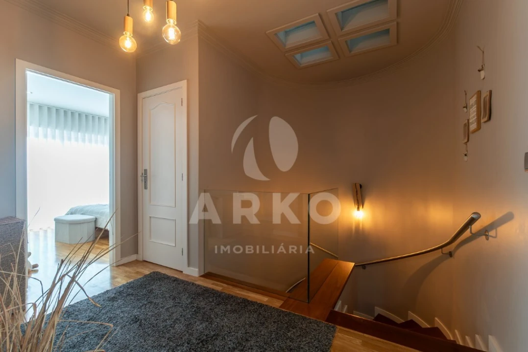 Moradia T4 para Venda em Fânzeres e São Pedro da Cova Foto 27