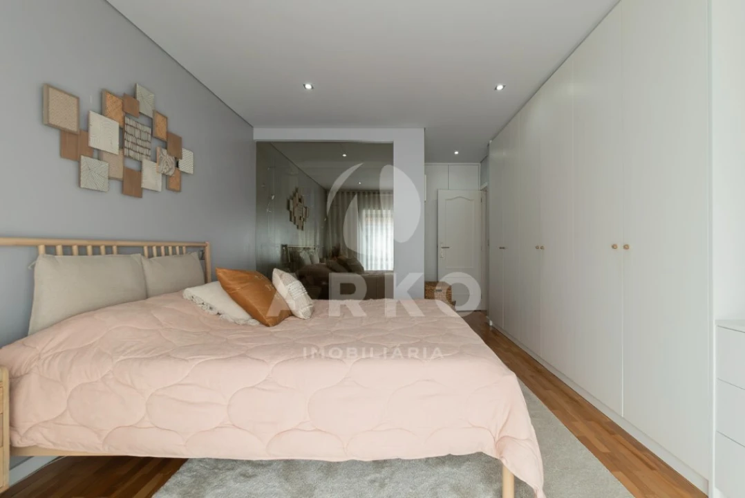 Moradia T4 para Venda em Fânzeres e São Pedro da Cova Foto 12