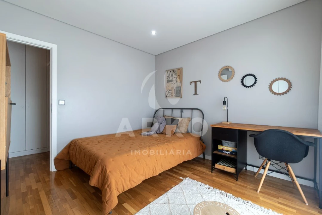 Moradia T4 para Venda em Fânzeres e São Pedro da Cova Foto 21