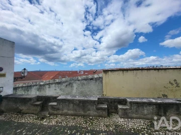 Apartamento T2 para Arrendamento em Santa Maria Maior