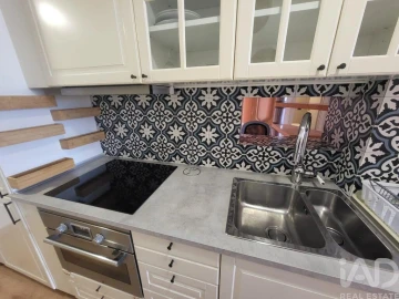 Apartamento T2 para Arrendamento em Santa Maria Maior