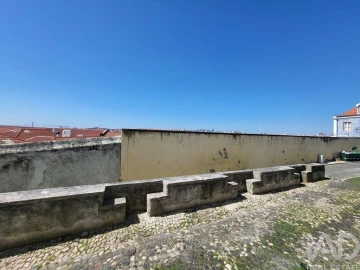 Apartamento T2 para Arrendamento em Santa Maria Maior