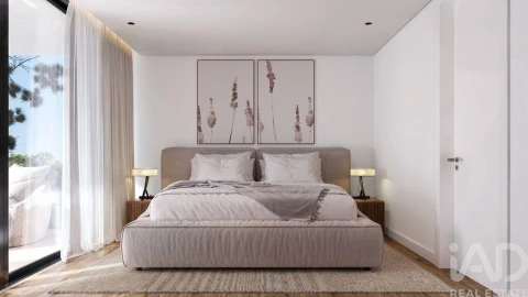 Moradia T5 para Venda em Montenegro