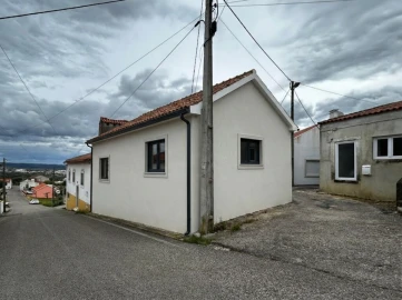 Moradia T1 para Venda em Carregueiros