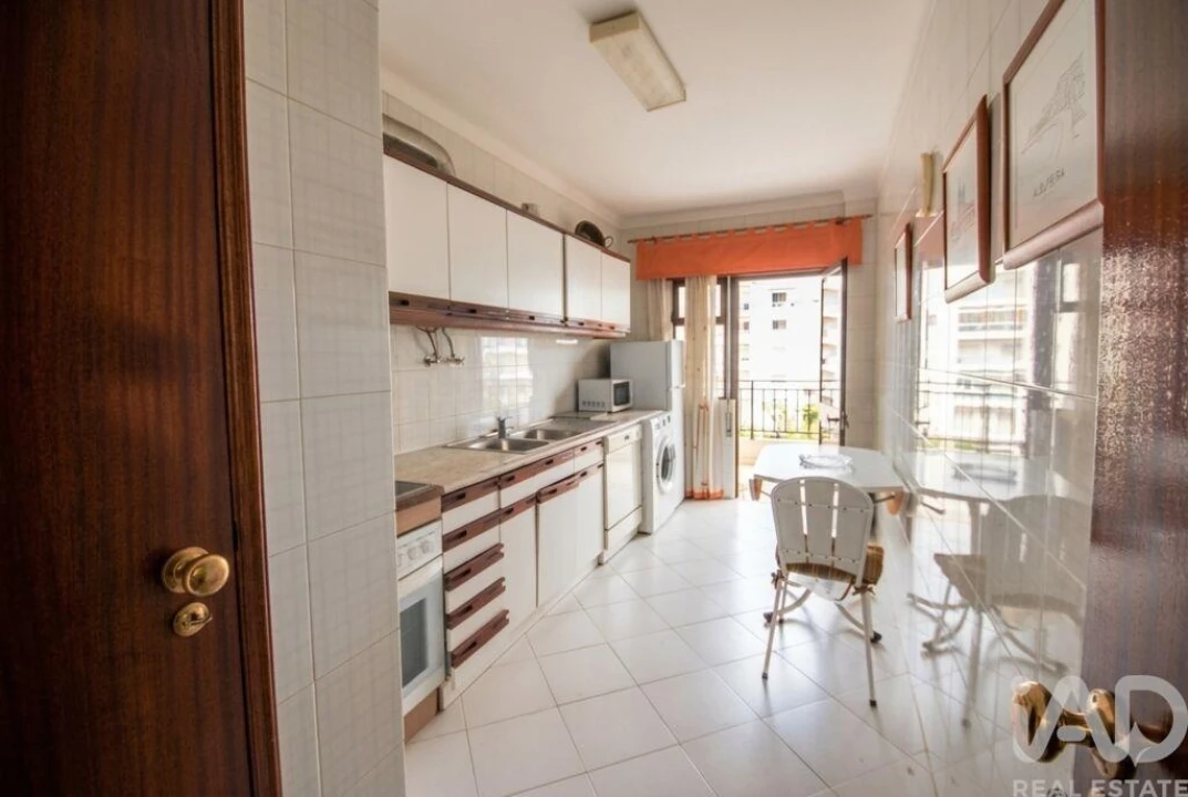 Apartamento T2 para Venda em Quarteira Foto 4