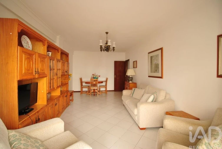 Apartamento T2 para Venda em Quarteira Foto 3