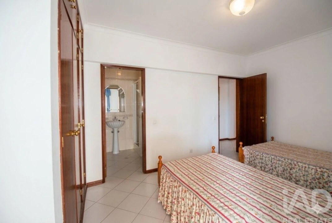 Apartamento T2 para Venda em Quarteira Foto 9