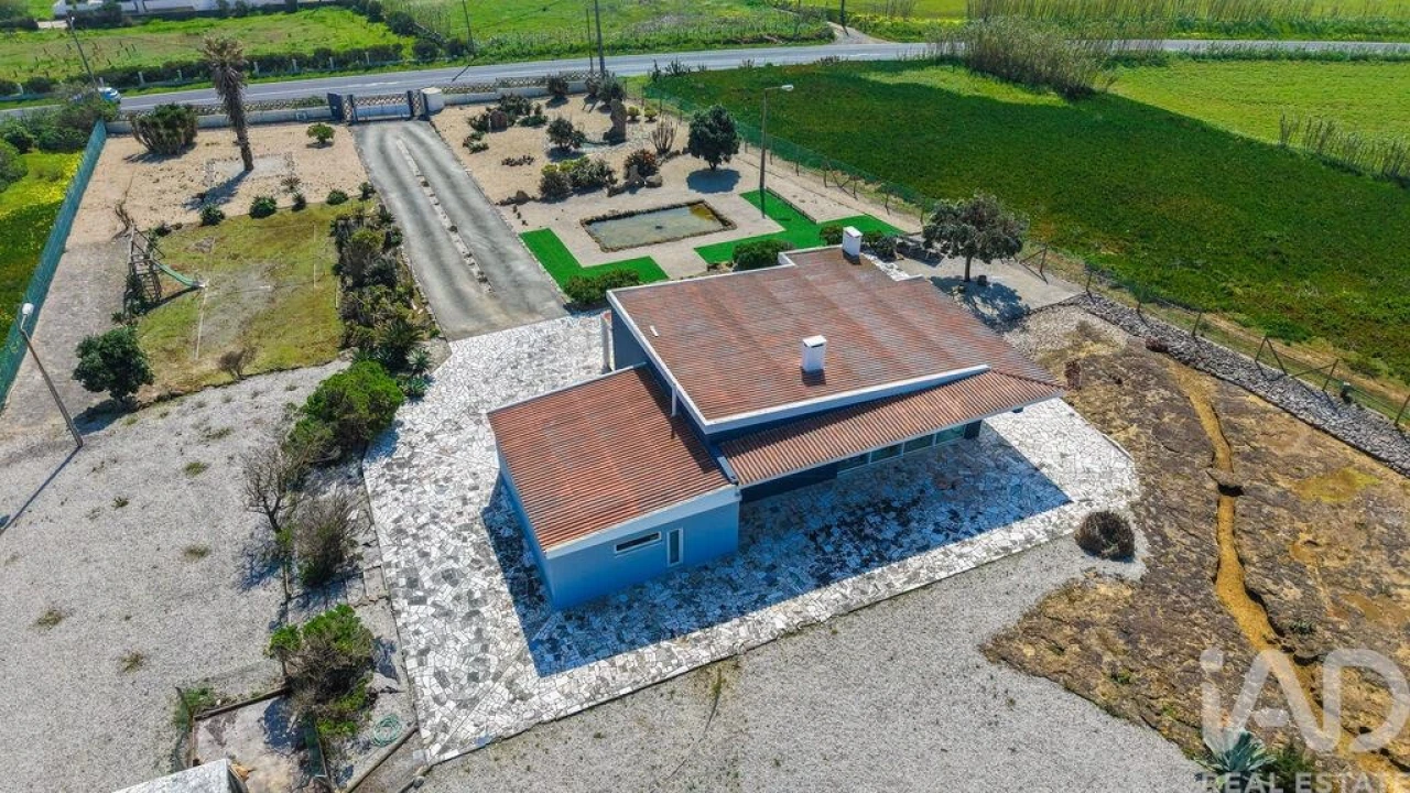 Moradia T2 para Venda em Encarnação Foto 8