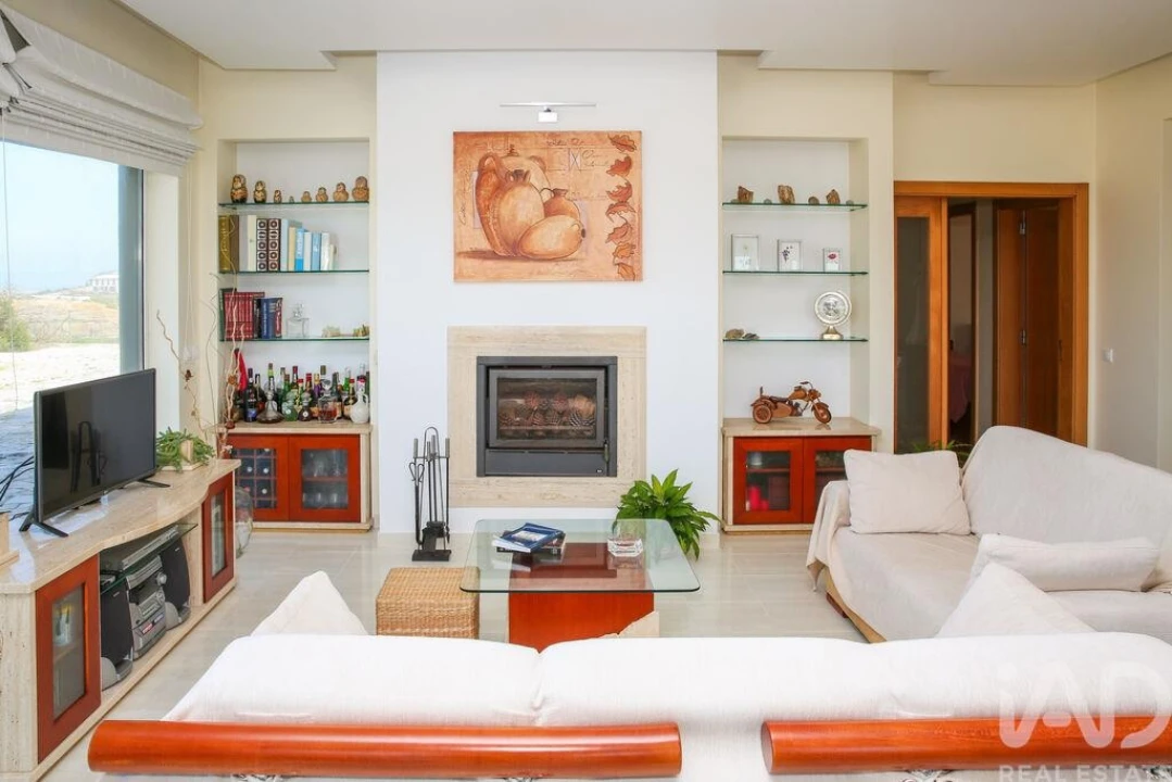 Moradia T2 para Venda em Encarnação Foto 24