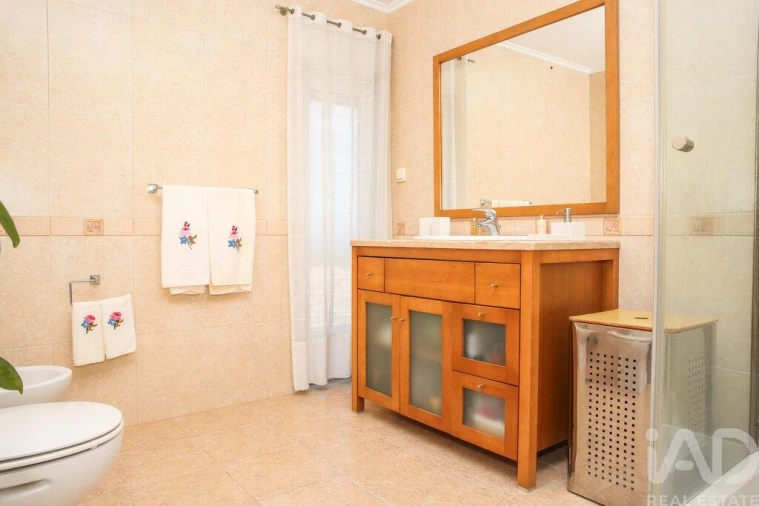 Moradia T2 para Venda em Encarnação Foto 38