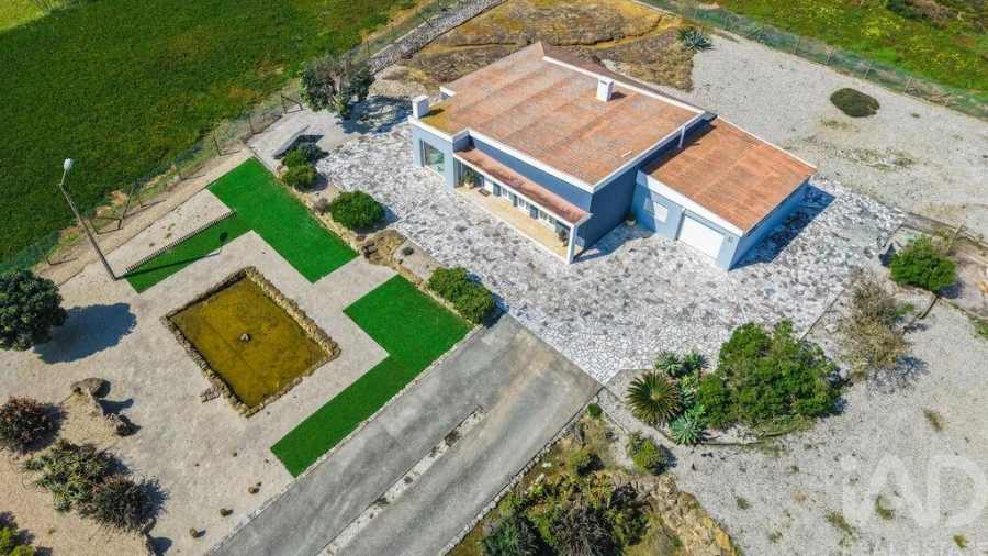 Moradia T2 para Venda em Encarnação Foto 9