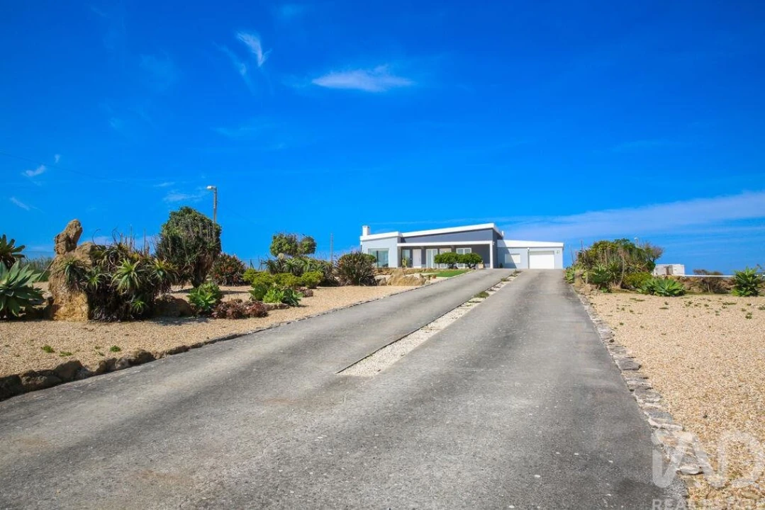 Moradia T2 para Venda em Encarnação Foto 12