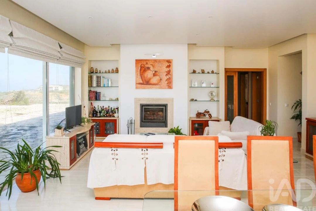 Moradia T2 para Venda em Encarnação Foto 25