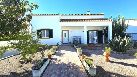 Moradia T3 para Venda em Foros de Vale de Figueira