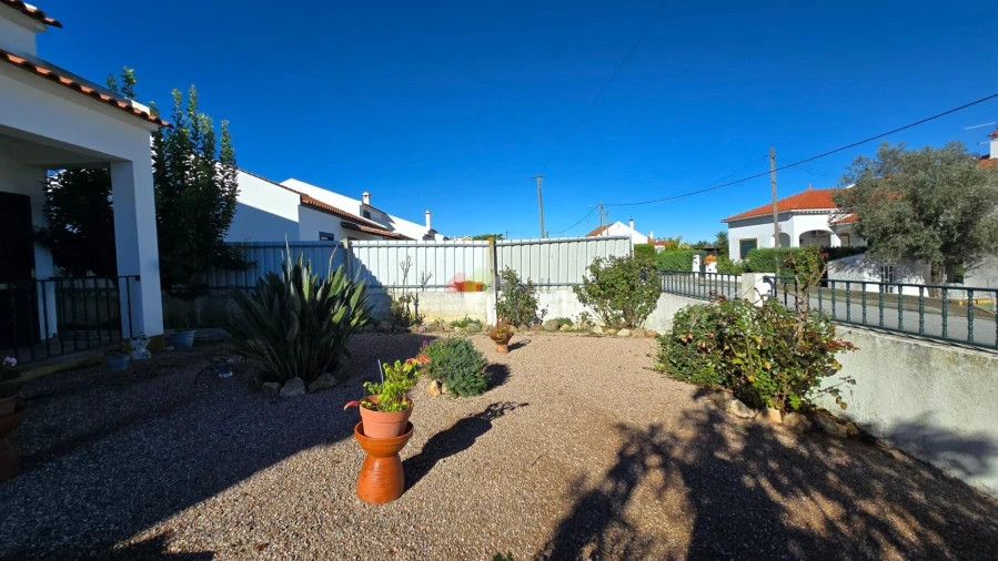 Moradia T3 para Venda em Foros de Vale de Figueira Foto 4