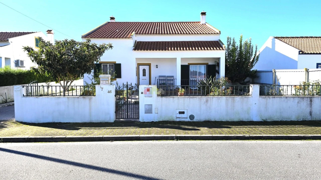 Moradia T3 para Venda em Foros de Vale de Figueira Foto 1