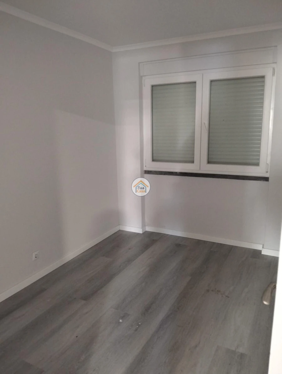 Apartamento T2 para Venda em Benfica Foto 3