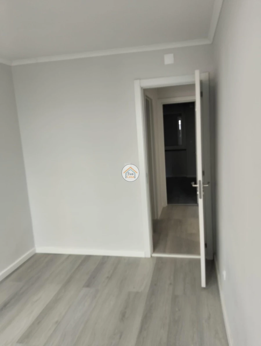 Apartamento T2 para Venda em Benfica Foto 9