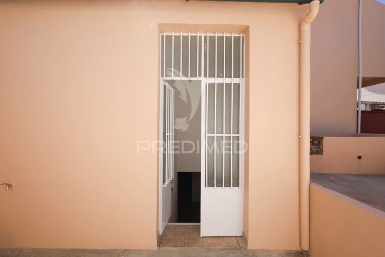 Moradia T1 para Venda em São João Baptista Foto 2