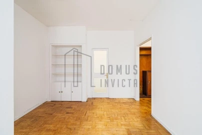 Apartamento T2 para Arrendamento em Aldoar, Foz do Douro e Nevogilde