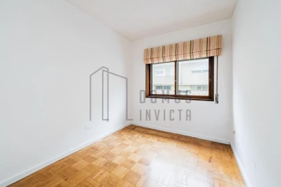 Apartamento T2 para Arrendamento em Aldoar, Foz do Douro e Nevogilde