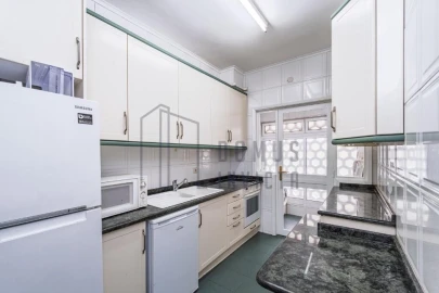 Apartamento T2 para Arrendamento em Aldoar, Foz do Douro e Nevogilde