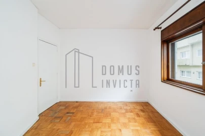 Apartamento T2 para Arrendamento em Aldoar, Foz do Douro e Nevogilde