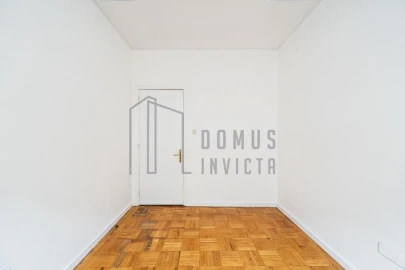 Apartamento T2 para Arrendamento em Aldoar, Foz do Douro e Nevogilde