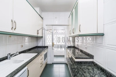 Apartamento T2 para Arrendamento em Aldoar, Foz do Douro e Nevogilde