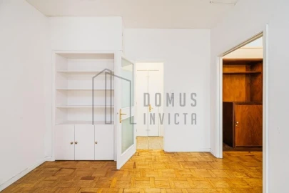 Apartamento T2 para Arrendamento em Aldoar, Foz do Douro e Nevogilde