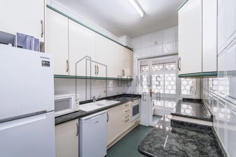 Apartamento T2 para Arrendamento em Aldoar, Foz do Douro e Nevogilde Foto 9