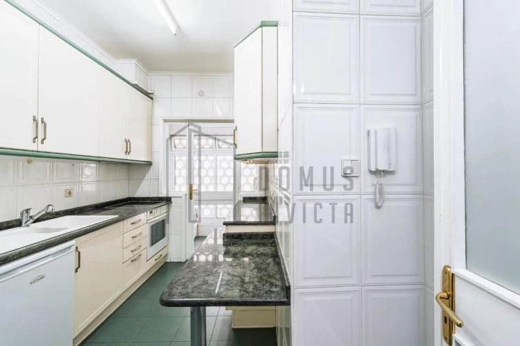 Apartamento T2 para Arrendamento em Aldoar, Foz do Douro e Nevogilde Foto 11