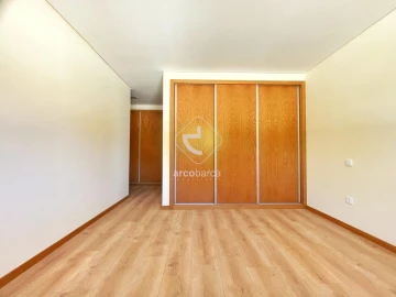 Moradia T3 para Venda em Formariz e Ferreira