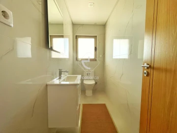 Moradia T3 para Venda em Formariz e Ferreira