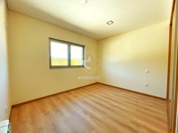 Moradia T3 para Venda em Formariz e Ferreira