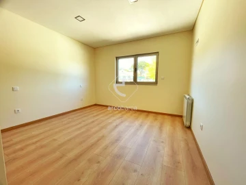 Moradia T3 para Venda em Formariz e Ferreira