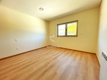 Moradia T3 para Venda em Formariz e Ferreira