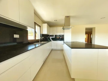 Moradia T3 para Venda em Formariz e Ferreira