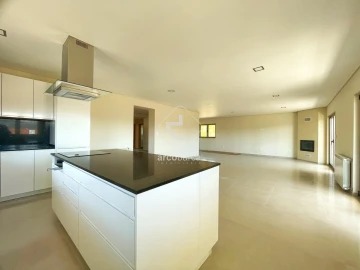 Moradia T3 para Venda em Formariz e Ferreira