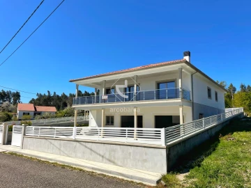 Moradia T3 para Venda em Formariz e Ferreira