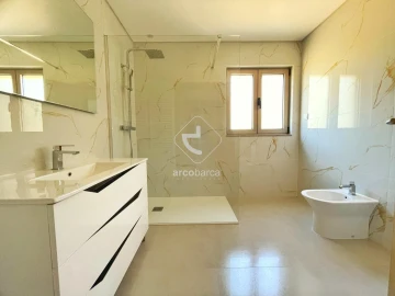 Moradia T3 para Venda em Formariz e Ferreira