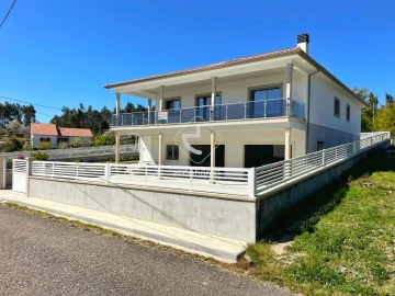 Moradia T3 para Venda em Formariz e Ferreira