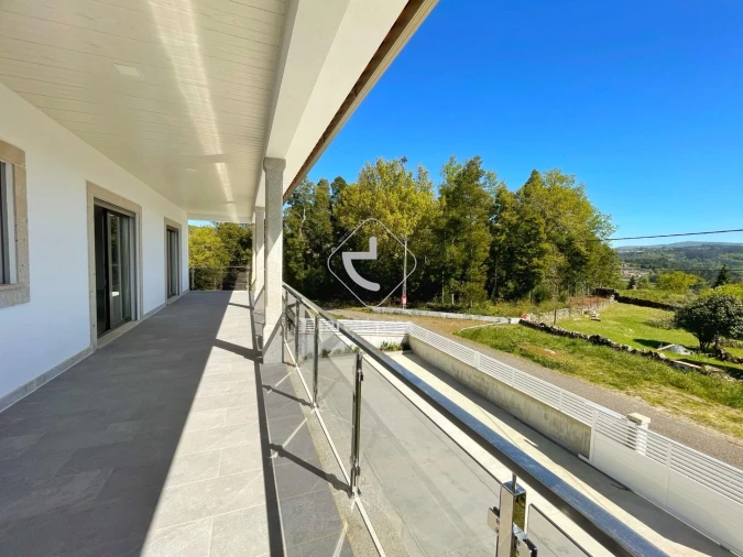 Moradia T3 para Venda em Formariz e Ferreira Foto 25