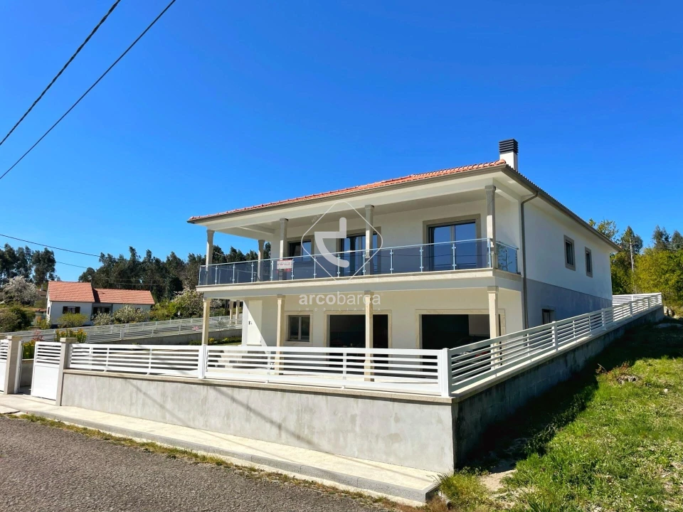 Moradia T3 para Venda em Formariz e Ferreira Foto 1