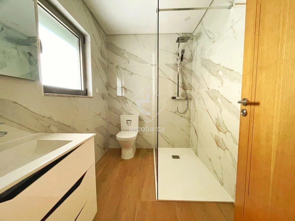 Moradia T3 para Venda em Formariz e Ferreira Foto 8