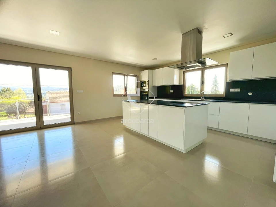 Moradia T3 para Venda em Formariz e Ferreira Foto 19