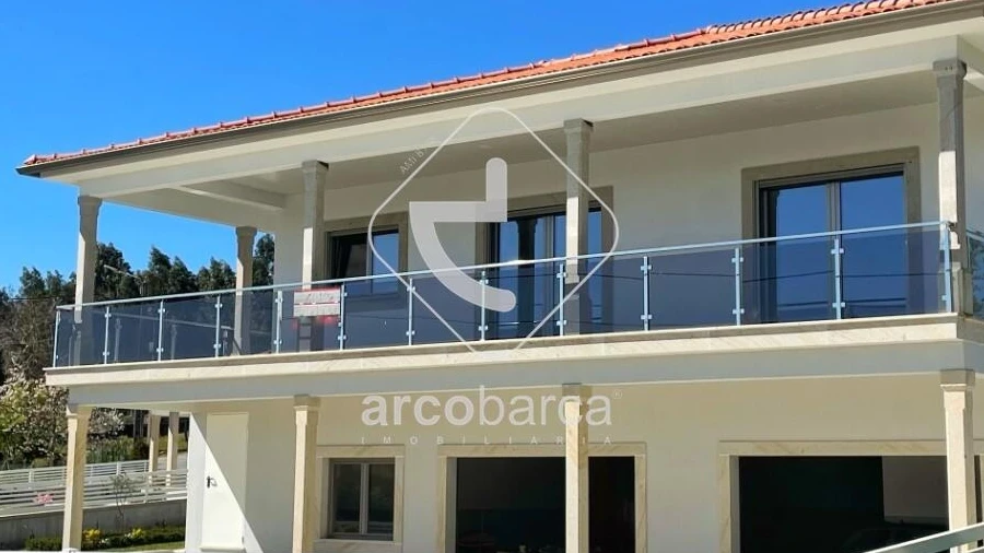 Moradia T3 para Venda em Formariz e Ferreira