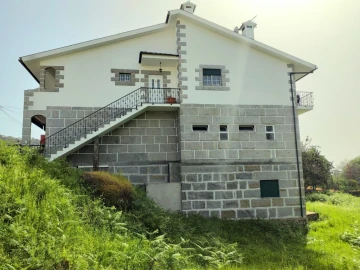 Moradia T3 para Venda em Avessadas e Rosém